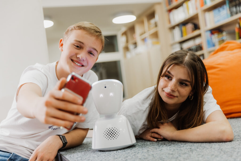 KI-Avatar Paula wird auf der XPOMET Medicinale 2024 in Leipzig vertreten sein